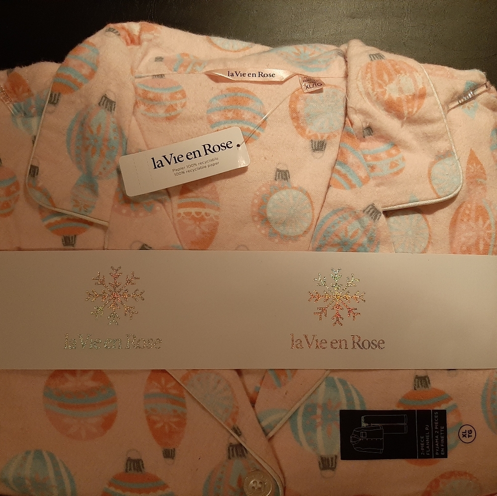 La Vie en Rose. Multi-Coloured Pink Ornaments. Pajama set.